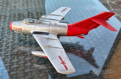 Modellino Mig 15 scala 1/32