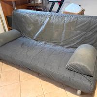 Divano letto leggero e maneggevole