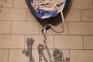 Ancora, spezzone di catena e 40 mt di cima