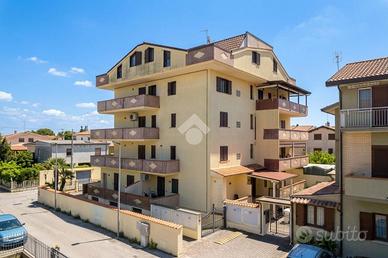 3 LOCALI A ROSETO DEGLI ABRUZZI