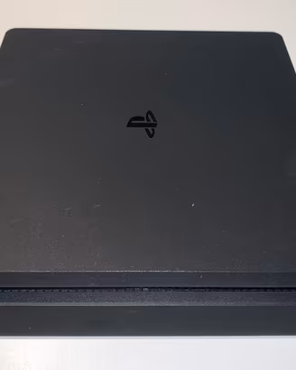 Ps4 slim + 2 controller originali e 4 giochi