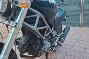 Moto ducati monste 620 iniezione