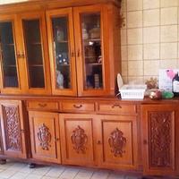 Soggiorno camera da pranzo con vari mobili