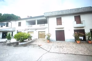 Immobile di 1300 m² con più di 5 locali a Montù Be