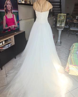 Abito da sposa pronovias con corsetto ricamato