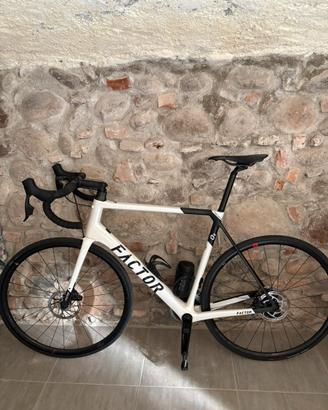Bici da corsa Factor O2