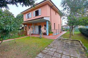 PORZIONE DI BIFAMILIARE A FOLLONICA