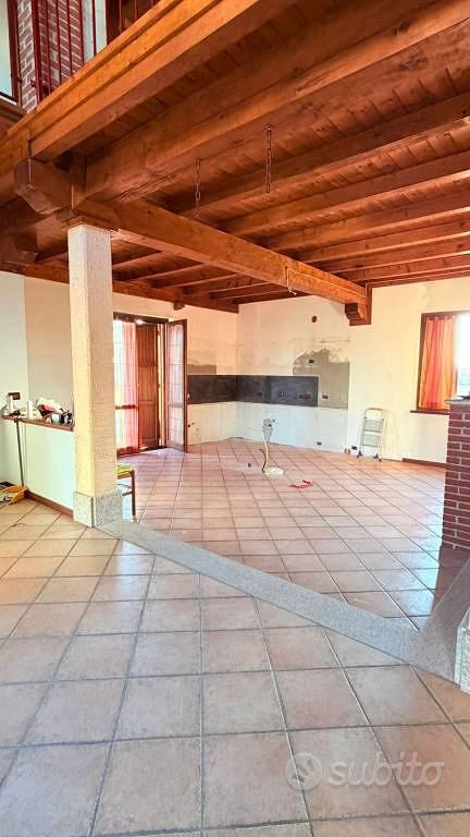 Villa di 201 m² con 4 locali e box auto doppio a N - More
