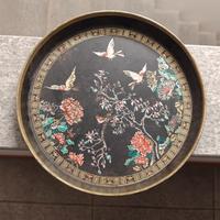 vassoio in metallo con pittura stile giapponese