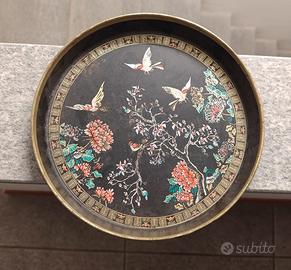 vassoio in metallo con pittura stile giapponese