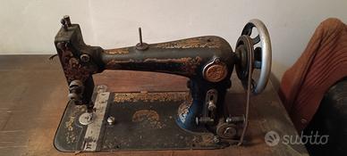 Macchina da cucire antica