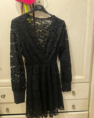 Abito nero in pizzo