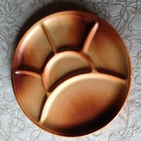 Piatto per antipasti diviso in scomparti