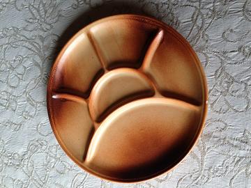 Piatto per antipasti diviso in scomparti