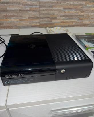 Xbox 360 Slim 4GB