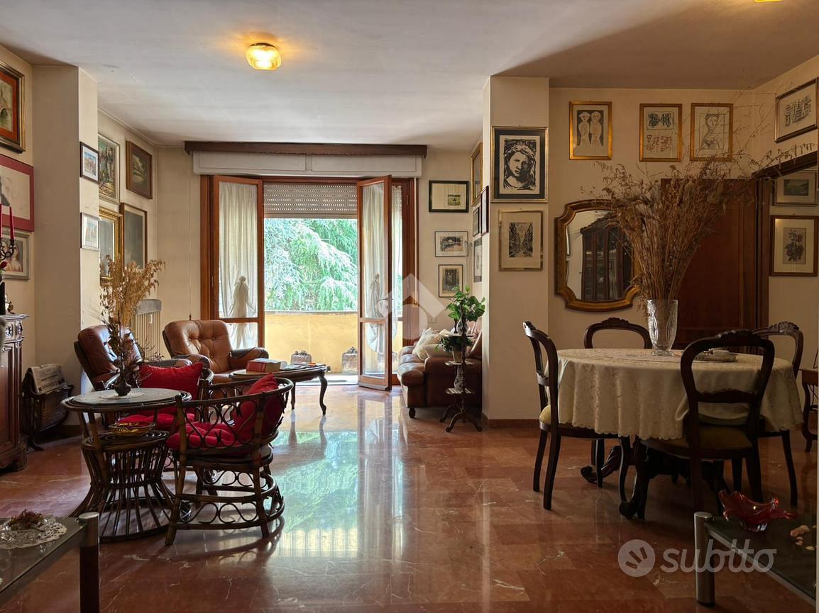 5 LOCALI A LUCCA