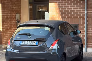 lancia ypsilon elefantino immatricolata marzo 2015