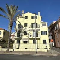 Bilocale comodo al mare, con sfogo esterno e posto