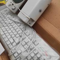tastiera PC e casse