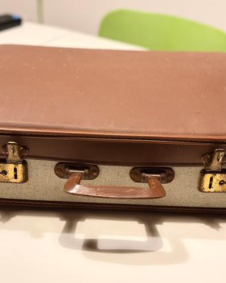 Valigia per sognatori e oggetto vintage design