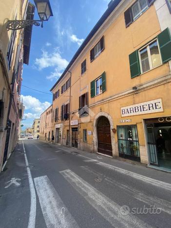 2 LOCALI A CIVITA CASTELLANA