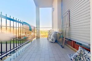 Trilocale luminoso con balcone e box a Seregno