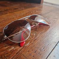 Occhiali Rayban goccia con lente rossa
