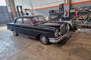 Mercedes 230 S  W111 berlina
