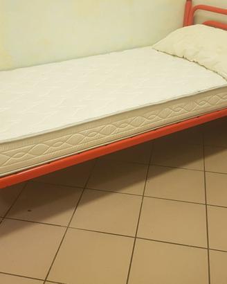 letto  una piazza completo di materasso