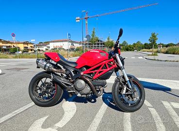 ducati Monster 796