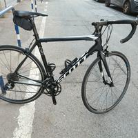 Stock bici da strada e e-bike