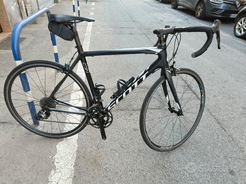 Stock bici da strada e e-bike