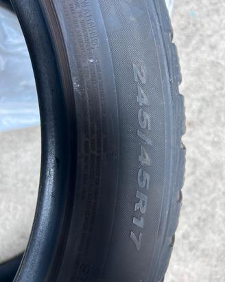 Set di gomme Nexen 245/45 R17 invernali