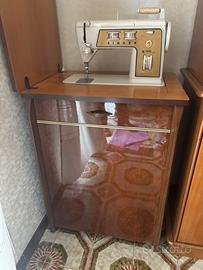 Macchina da cucire vintage Singer 700 a pedale