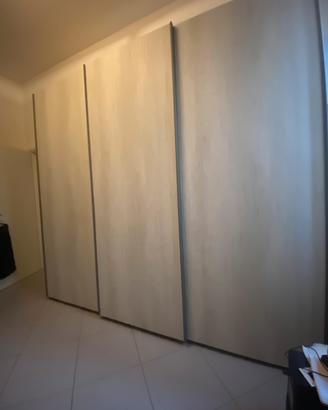 Armadio scorrevole tre ante