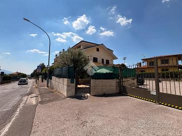 MONOLOCALE A LARIANO