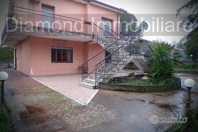 Villa singola 170mq con giardino a Pedara