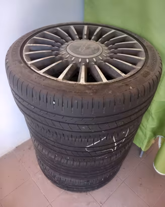 Pneumatici goodyear con cerchi originali fiat 500