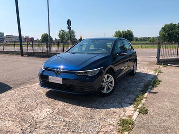 Volkswagen Golf 1.0 TSI EVO Life ADATTA A NEOPATEN