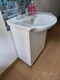 Lavandino bagno con mobile