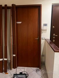 2 porte battenti in noce  + 2 porte scorrevoli con