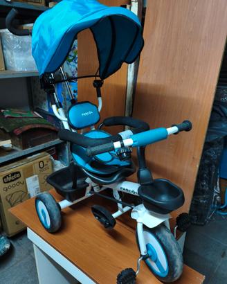 Triciclo evolutivo Fascol con maniglione e cappott