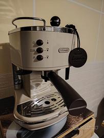 Macchina del caffè espresso DeLonghi