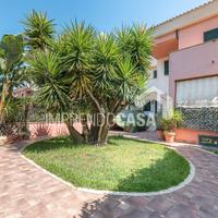 Villa Bifamiliare di 8 vani più giardino