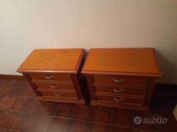 Comodini in legno ciliegio 