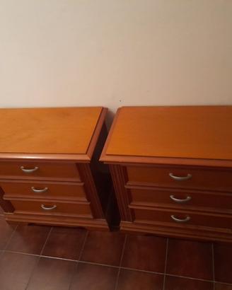 Comodini in legno ciliegio 