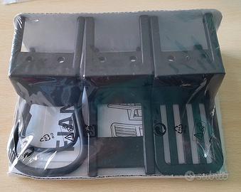 Appendini ikea a forma sedie ancora confezionati. 