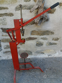 Macchina tappa bottiglie