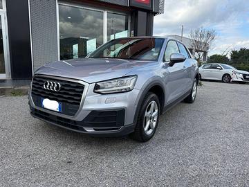 AUDI Q2 35 TDI S tronic Business