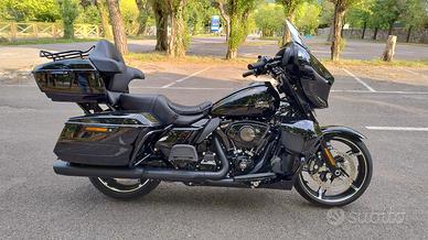 Stret Glide Ultra 117 Black Finish 2025
